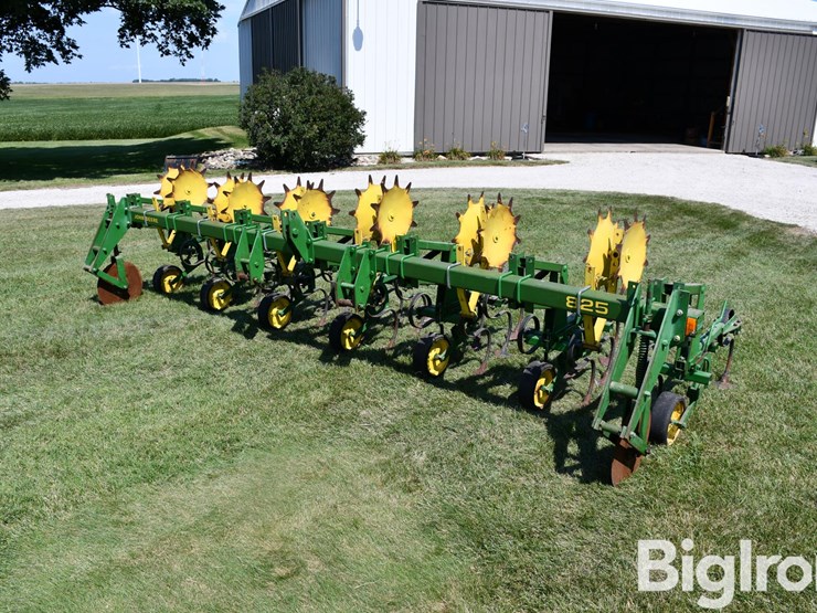john-deere-er825-8r30-cultivator-image-1
