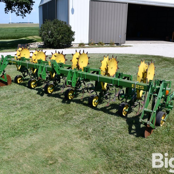 John Deere ER825 8R30 Cultivator