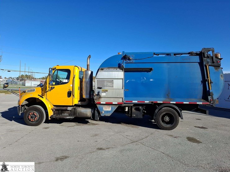 2018-freightliner-m2-106-image-8