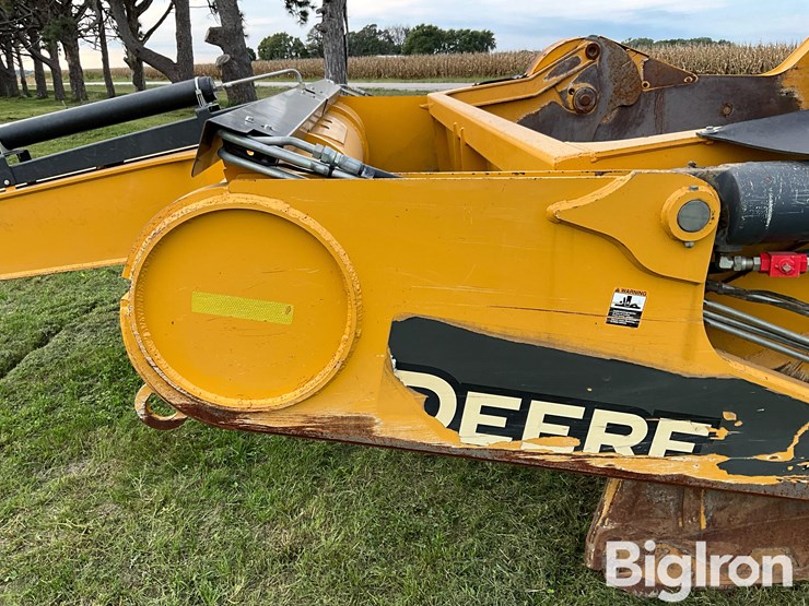 2021-deere-2412e-image-10