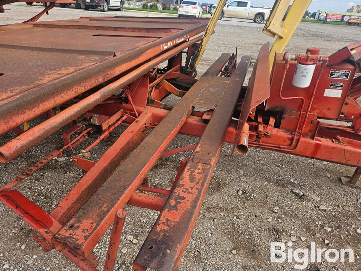 new-holland-1038-image-19