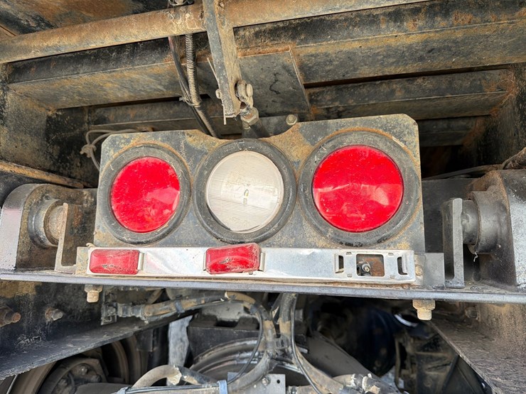 2016-kenworth-t880-image-31