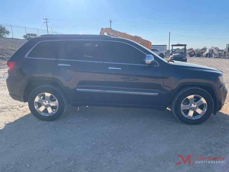 2013-jeep-grand-cherokee-limited-image-2