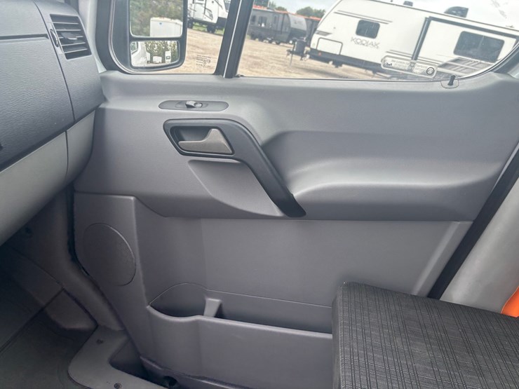#2333-•-2014-mercedes-sprinter-van-image-60