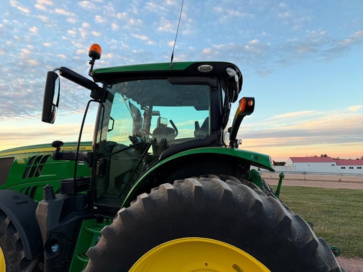 john-deere-6215r-image-34