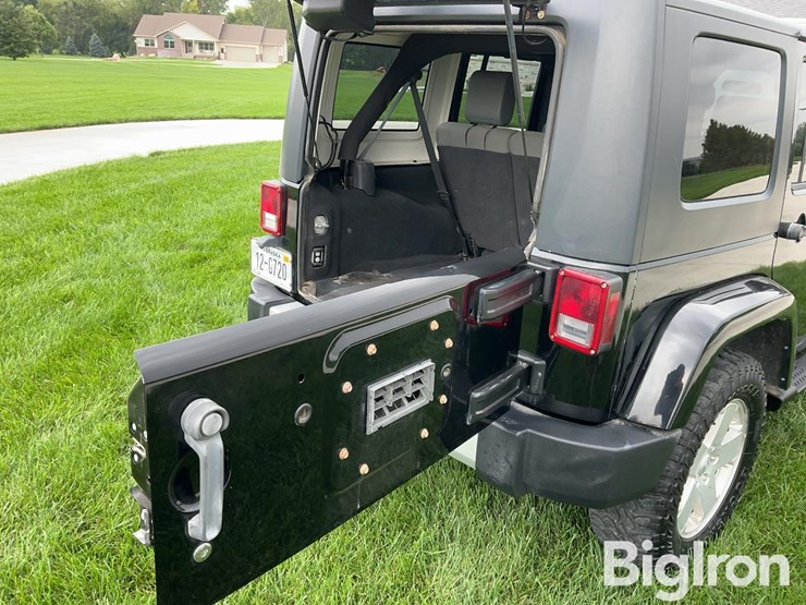 2010-jeep-wrangler-unlimited-sahara-image-14