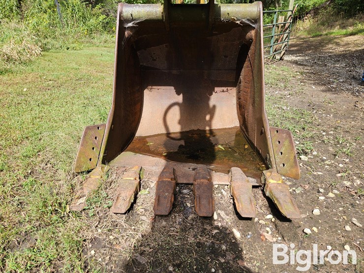 caterpillar-225-image-18