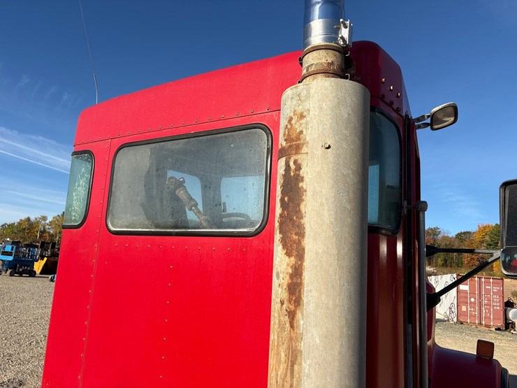 2007-kenworth-w900-image-16