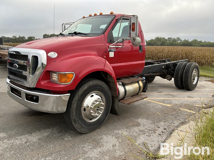 2015-ford-f750-xlt-image-1