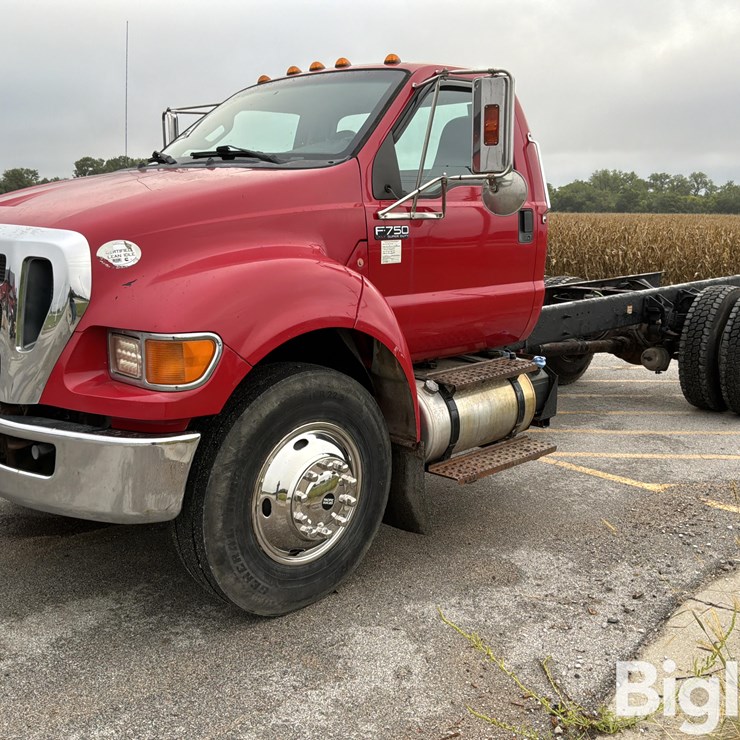 2015 FORD F750 XLT