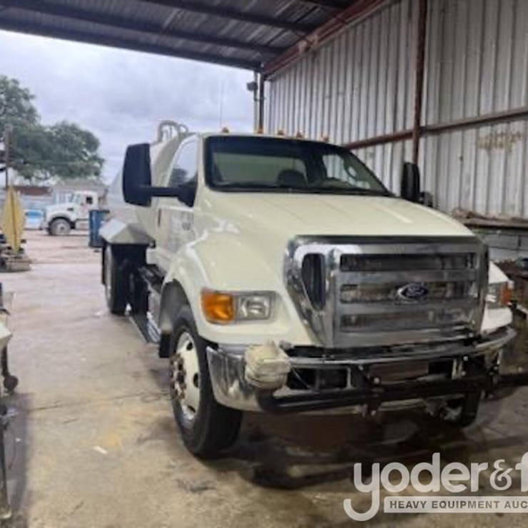 2014 FORD F750