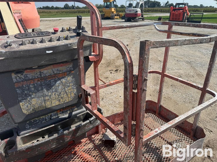 2002-jlg-400s-image-12