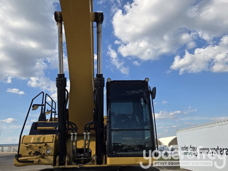2022-caterpillar-336-image-23