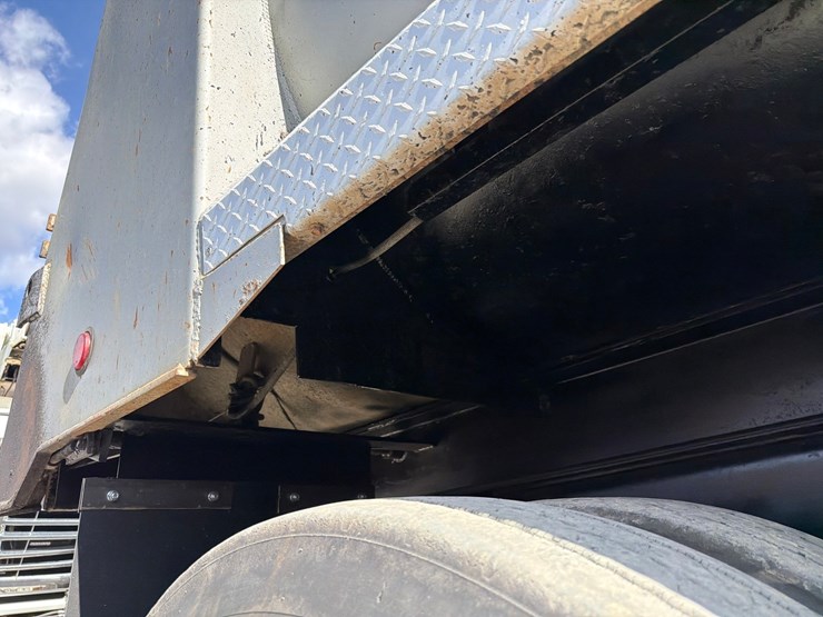 2016-kenworth-t880-image-34