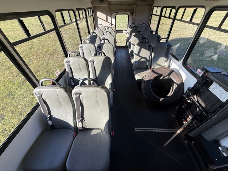 2015-ford-f550-image-40