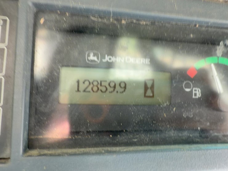 2014-deere-320e-image-22