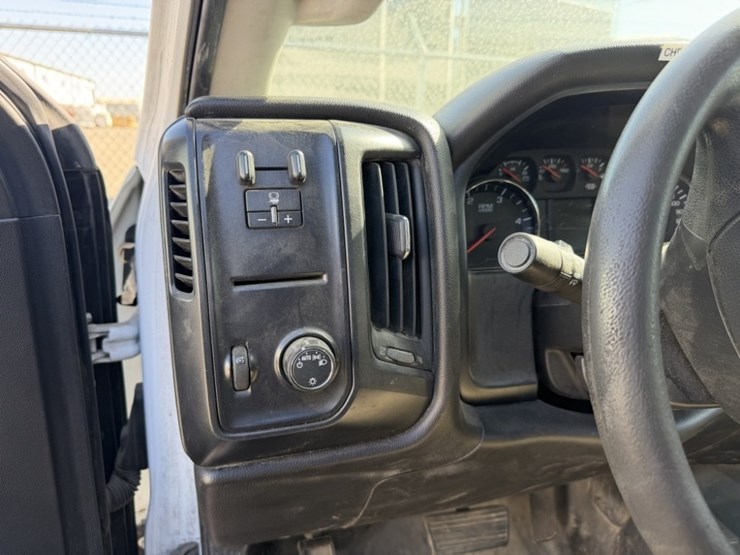 2017-chevrolet-silverado-3500-image-25