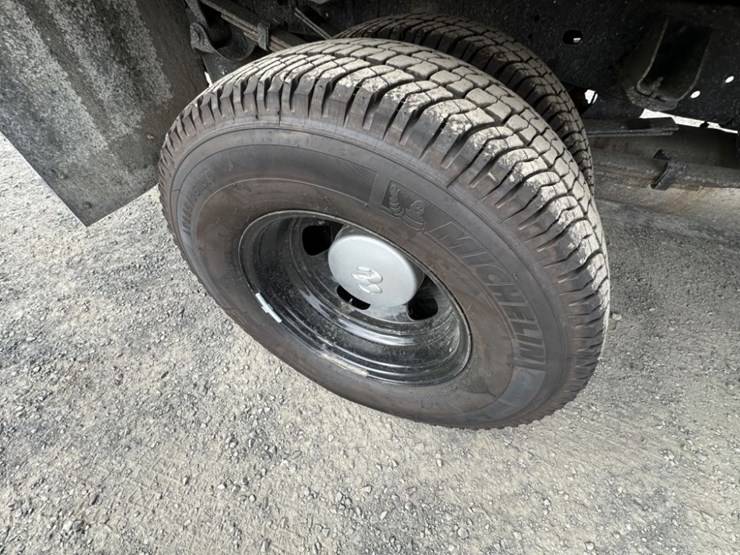 2014-dodge-3500-image-15