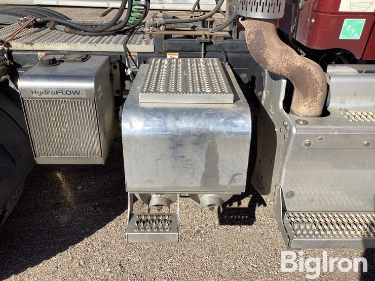 2015-peterbilt-567-image-17