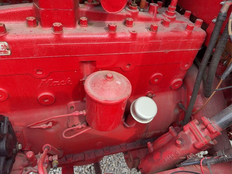 1951-mack-a30-image-30
