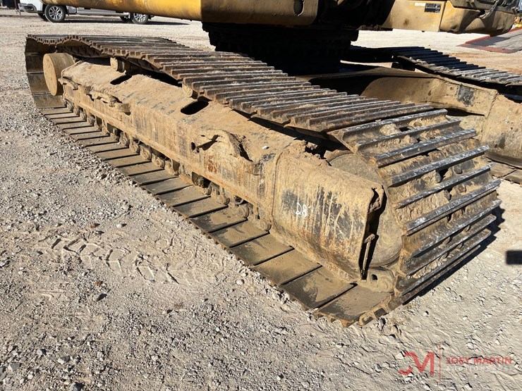 2021-caterpillar-320-image-10