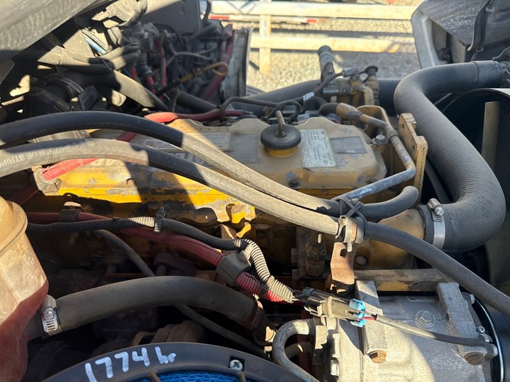 2004-caterpillar-3126-image-28