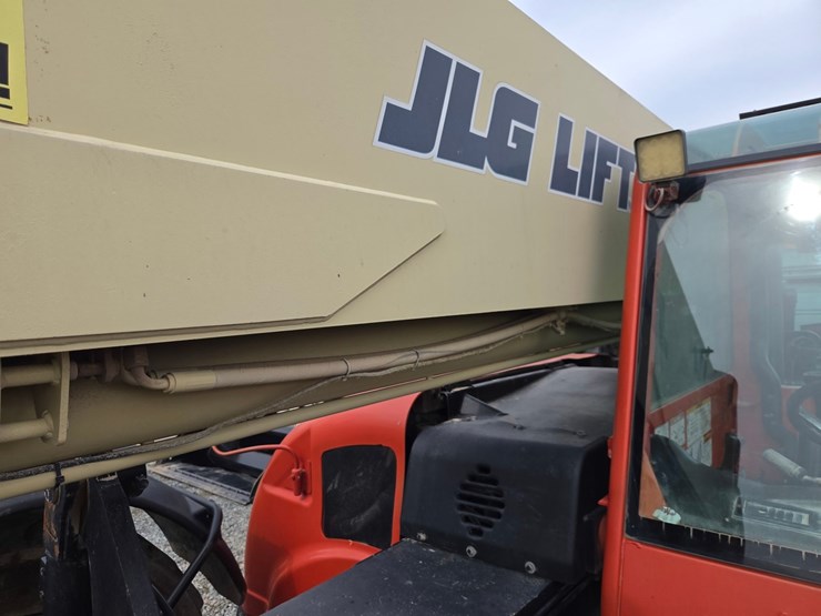 2010-jlg-g10-55a-image-19