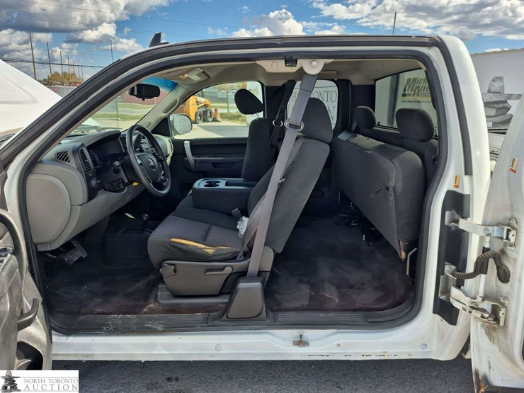 2011-gmc-sierra-1500-image-14