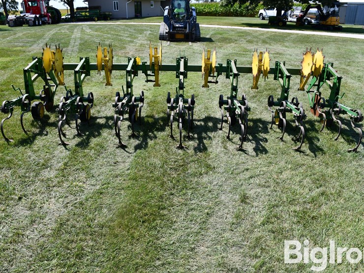 john-deere-er825-8r30-cultivator-image-6