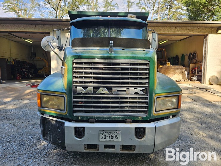 1996-mack-ch613-image-2
