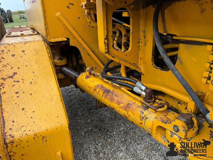 1979-deere-672a-image-14