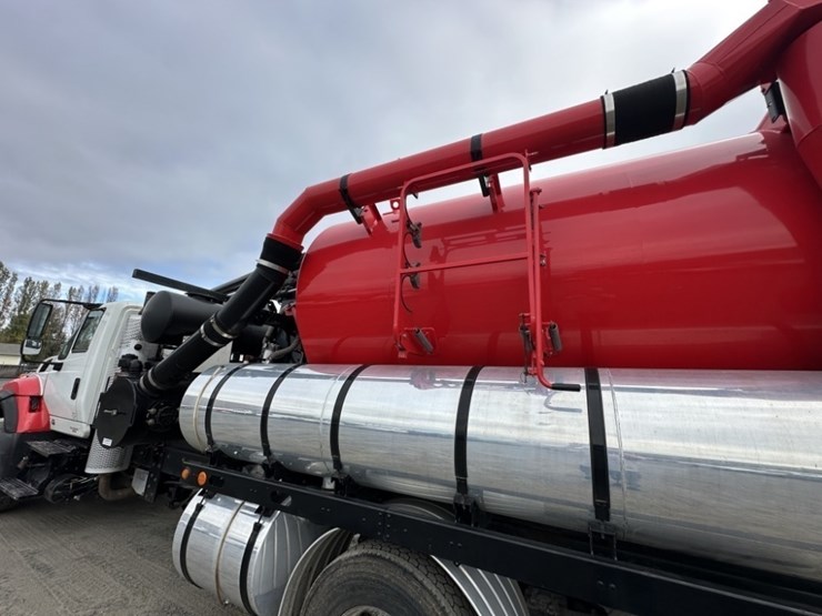 2012-vactor-2100-image-23