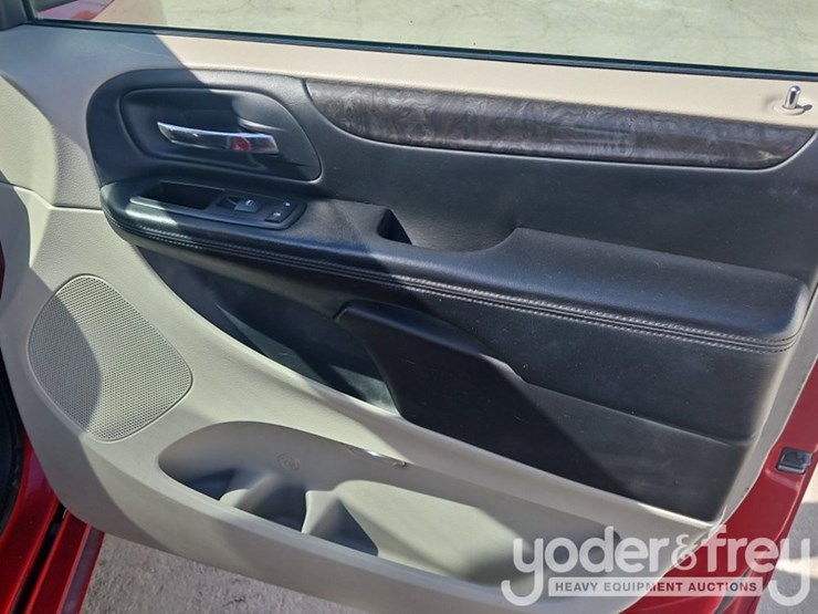 2012-dodge-grand-caravan-image-40