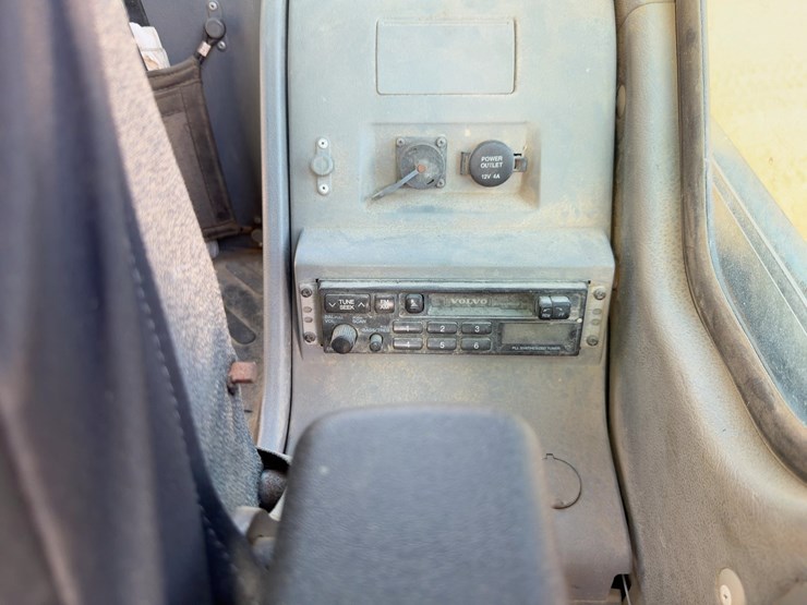 2005-volvo-ew180b-image-28
