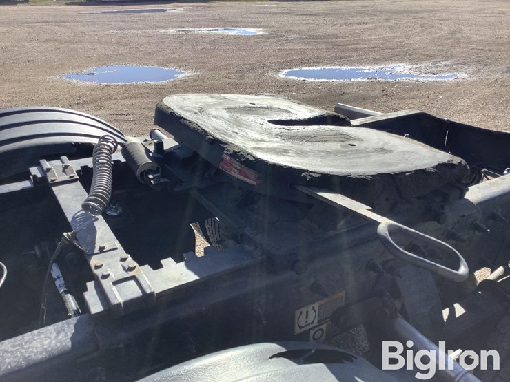 2015-peterbilt-567-image-11