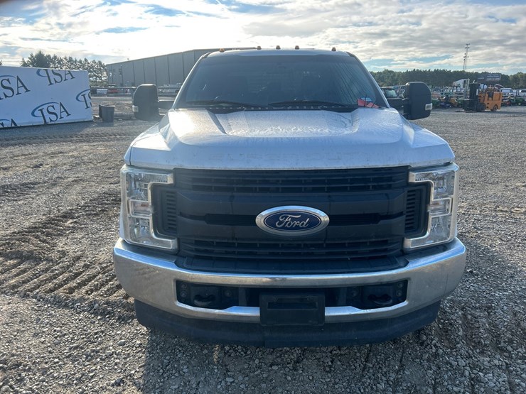 2019-ford-f350-image-8