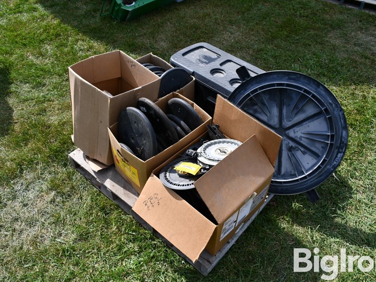 pallet-of-planter-parts-image-1