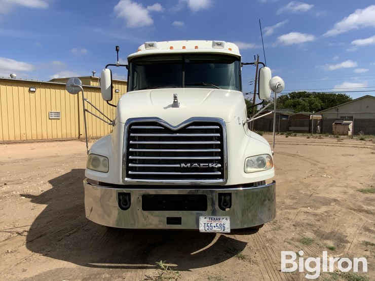 2014-mack-pinnacle-cxu613-image-2