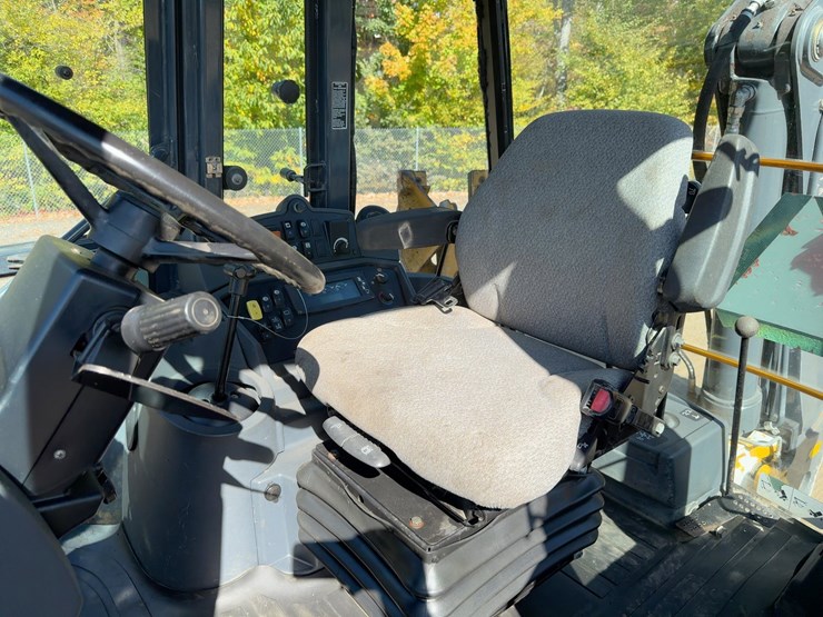 2011-deere-410j-image-24