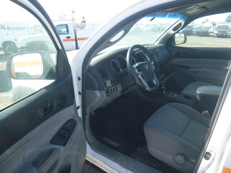 2013-toyota-tacoma-image-6