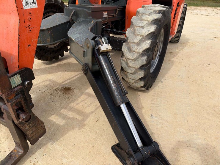 2009-jlg-g10-55a-image-11
