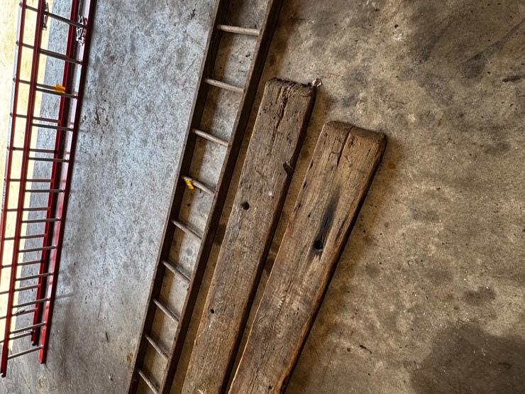 10'-wooden-ladder-&-7'-wooden-ramps-image-5