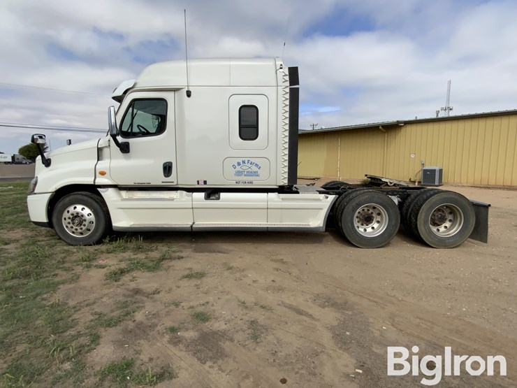 2010-freightliner-cascadia-125-image-8