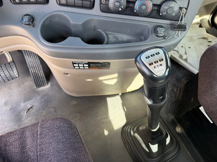 #1608-•-2019-freightliner-cascadia-single-axle-day-cab-image-40