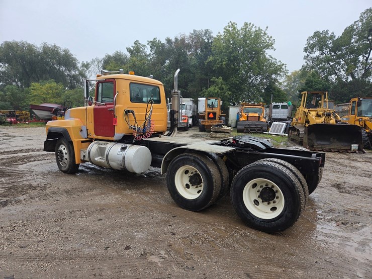 1994-mack-rd688s-image-3
