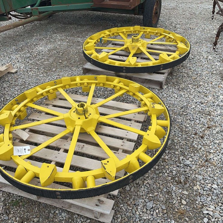 JOHN DEERE B