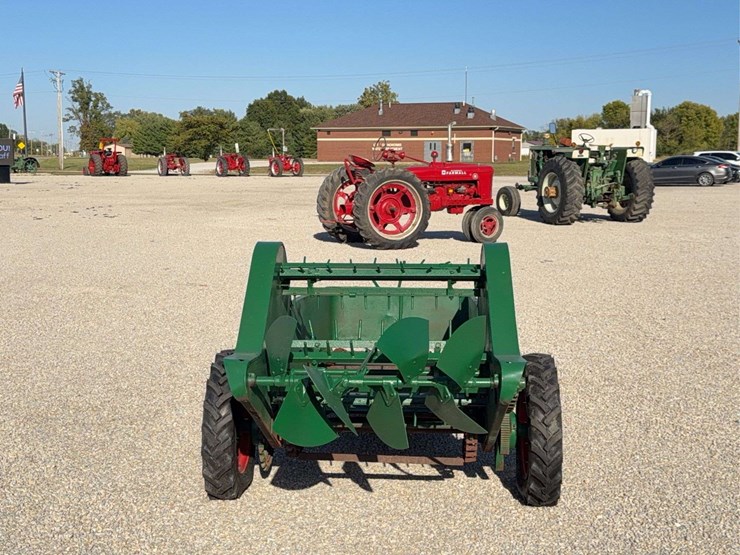 oliver-superior-manure-spreader-image-4