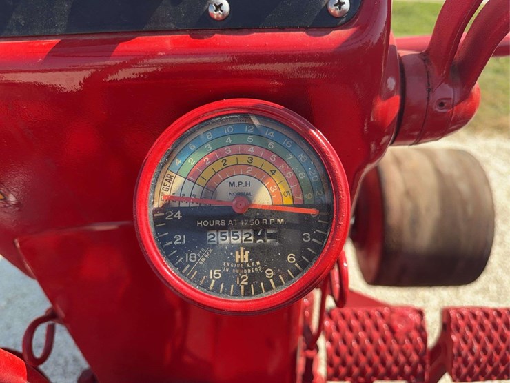 farmall-350-image-43