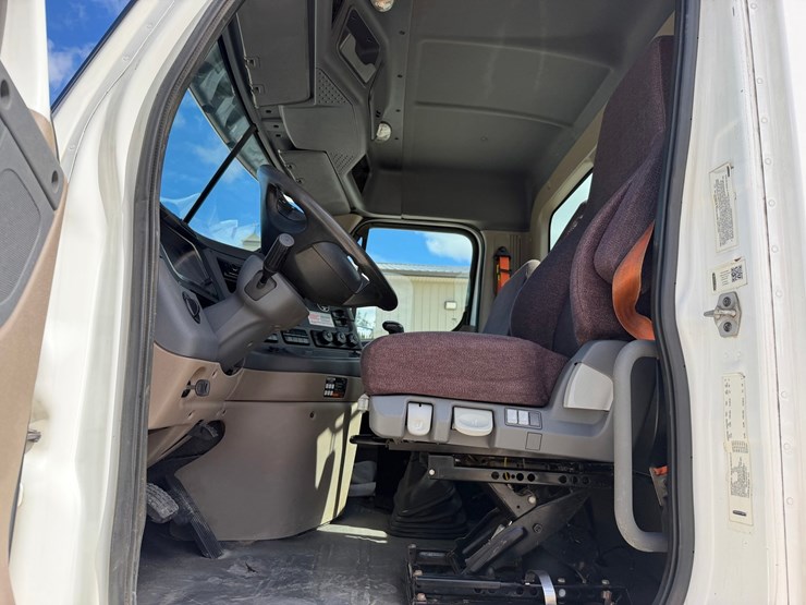 #1608-•-2019-freightliner-cascadia-single-axle-day-cab-image-28
