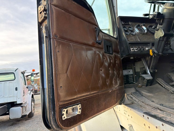 1997-kenworth-t800-image-59